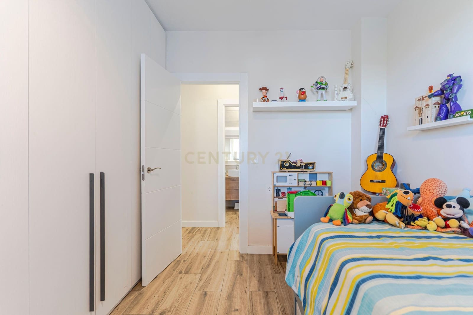 4 soveværelse Villa til salg i Dilar med swimmingpool garage - € 439.900 (Ref: 9412974)