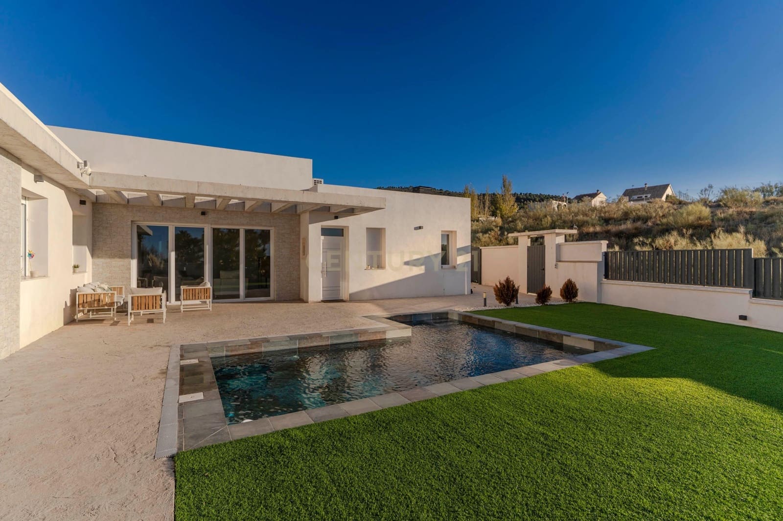 4 soveværelse Villa til salg i Dilar med swimmingpool garage - € 439.900 (Ref: 9412974)