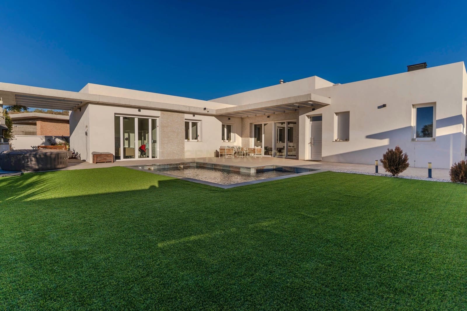 4 soveværelse Villa til salg i Dilar med swimmingpool garage - € 439.900 (Ref: 9412974)