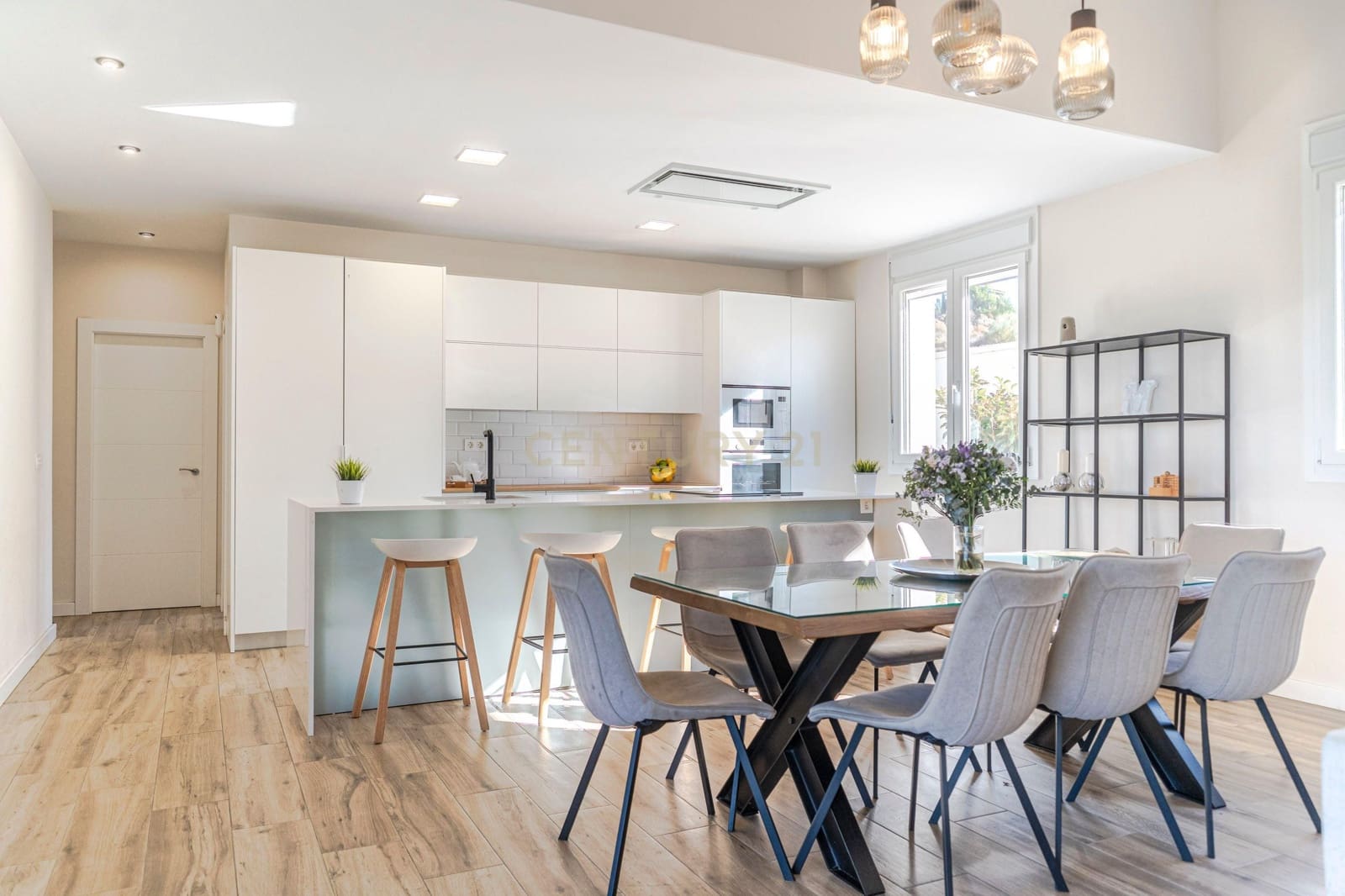 4 soveværelse Villa til salg i Dilar med swimmingpool garage - € 439.900 (Ref: 9412974)