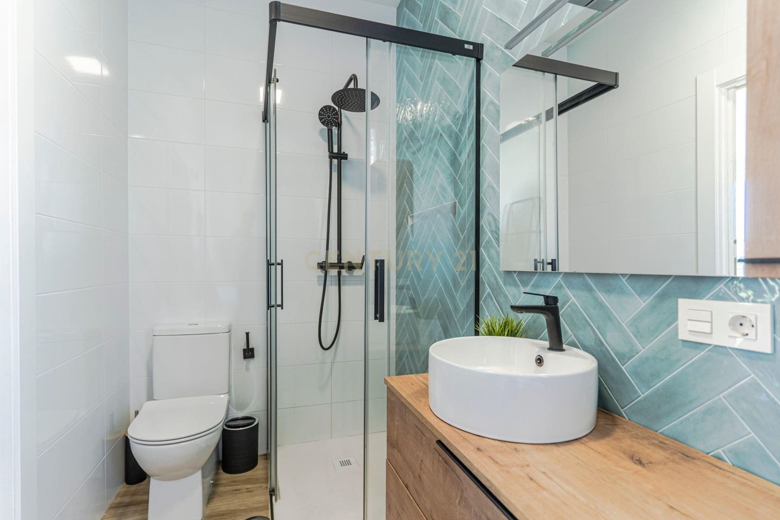 4 soveværelse Villa til salg i Dilar med swimmingpool garage - € 439.900 (Ref: 9412974)