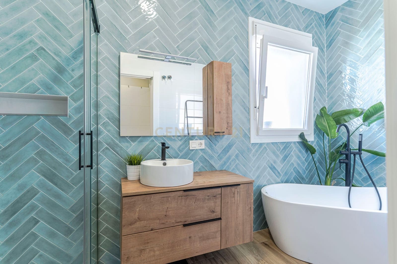 4 soveværelse Villa til salg i Dilar med swimmingpool garage - € 439.900 (Ref: 9412974)