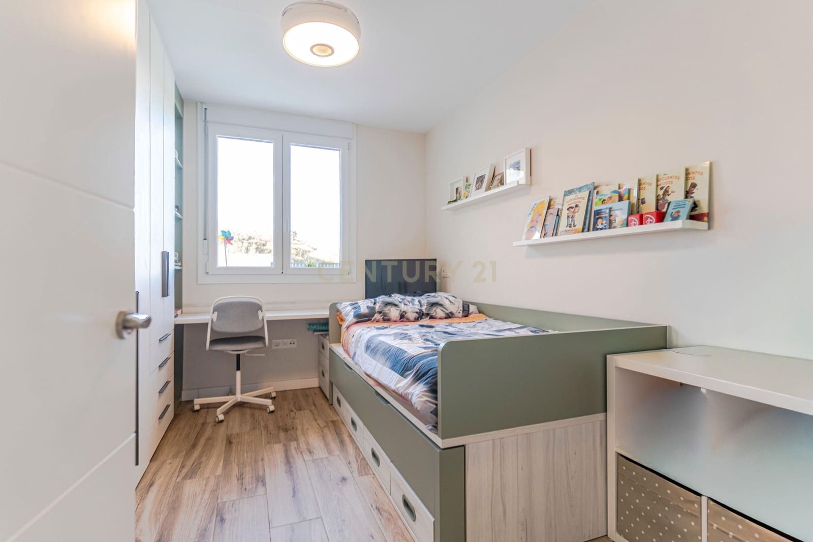 4 soveværelse Villa til salg i Dilar med swimmingpool garage - € 439.900 (Ref: 9412974)