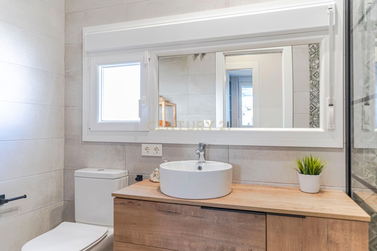 4 soveværelse Villa til salg i Dilar med swimmingpool garage - € 439.900 (Ref: 9412974)