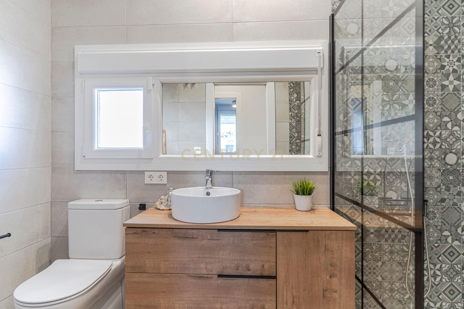 4 soveværelse Villa til salg i Dilar med swimmingpool garage - € 439.900 (Ref: 9412974)