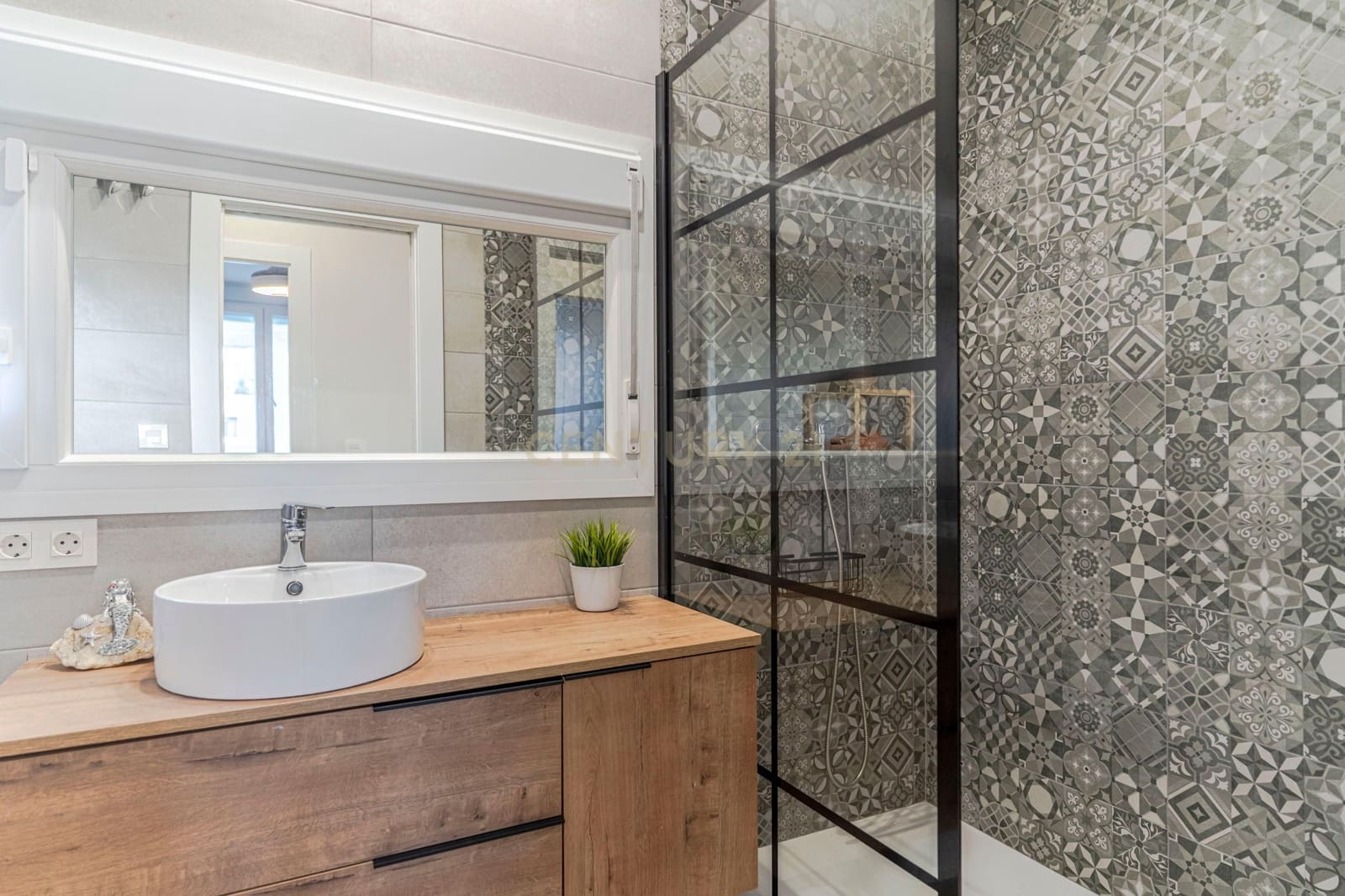 4 soveværelse Villa til salg i Dilar med swimmingpool garage - € 439.900 (Ref: 9412974)