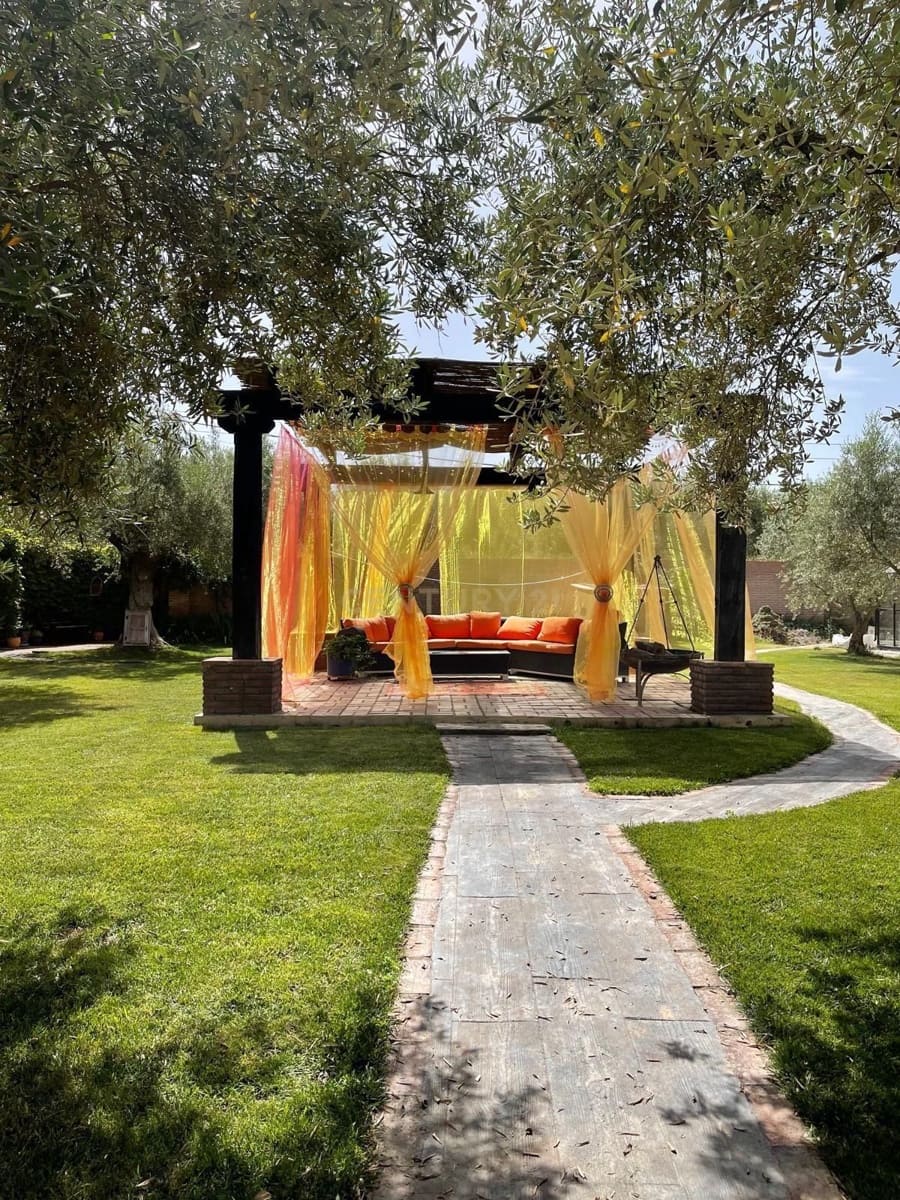 5 bedroom Villa for sale in Gojar with pool - € 625,000 (Ref: 9412975)