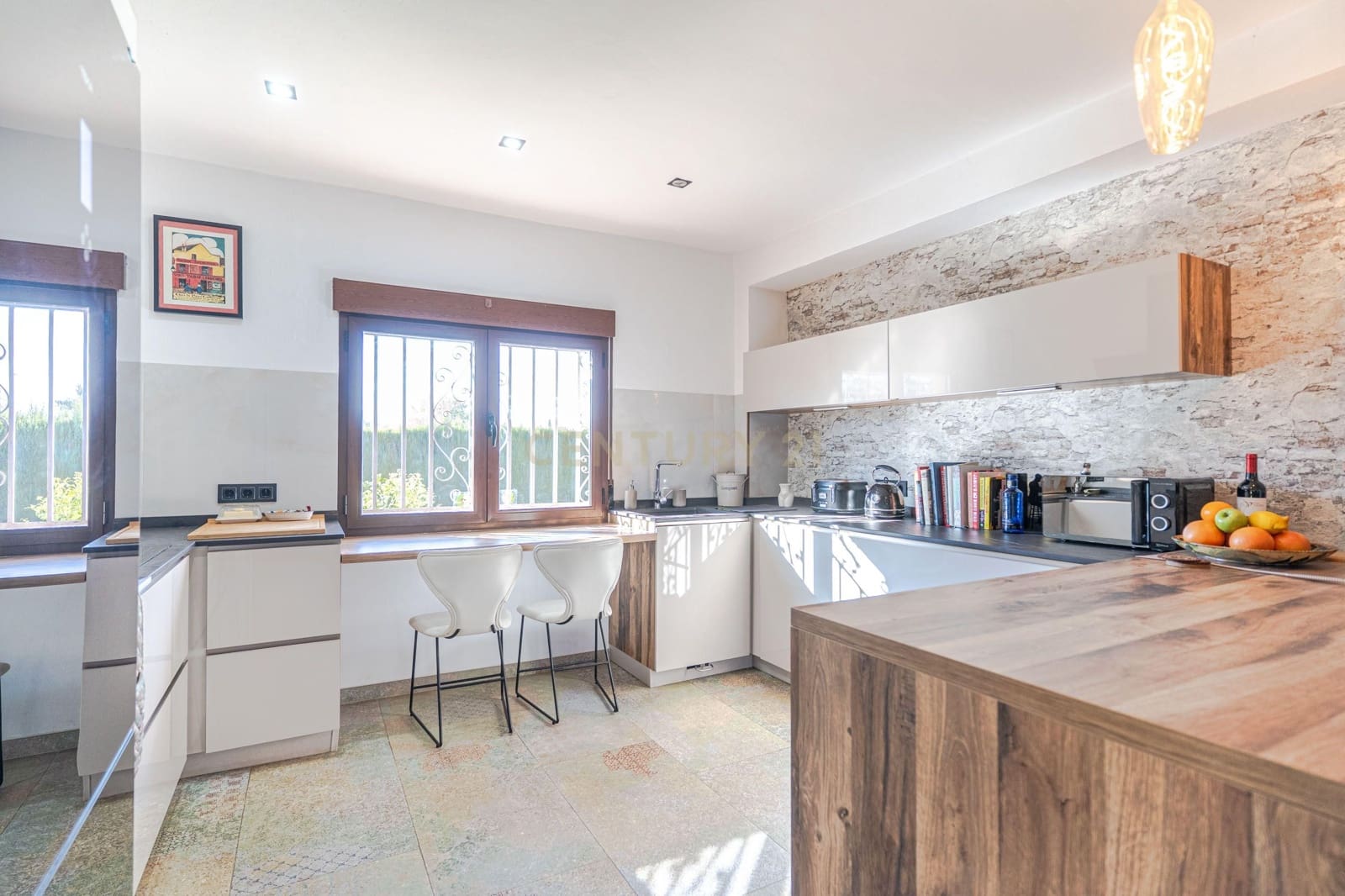 5 bedroom Villa for sale in Gojar with pool - € 625,000 (Ref: 9412975)