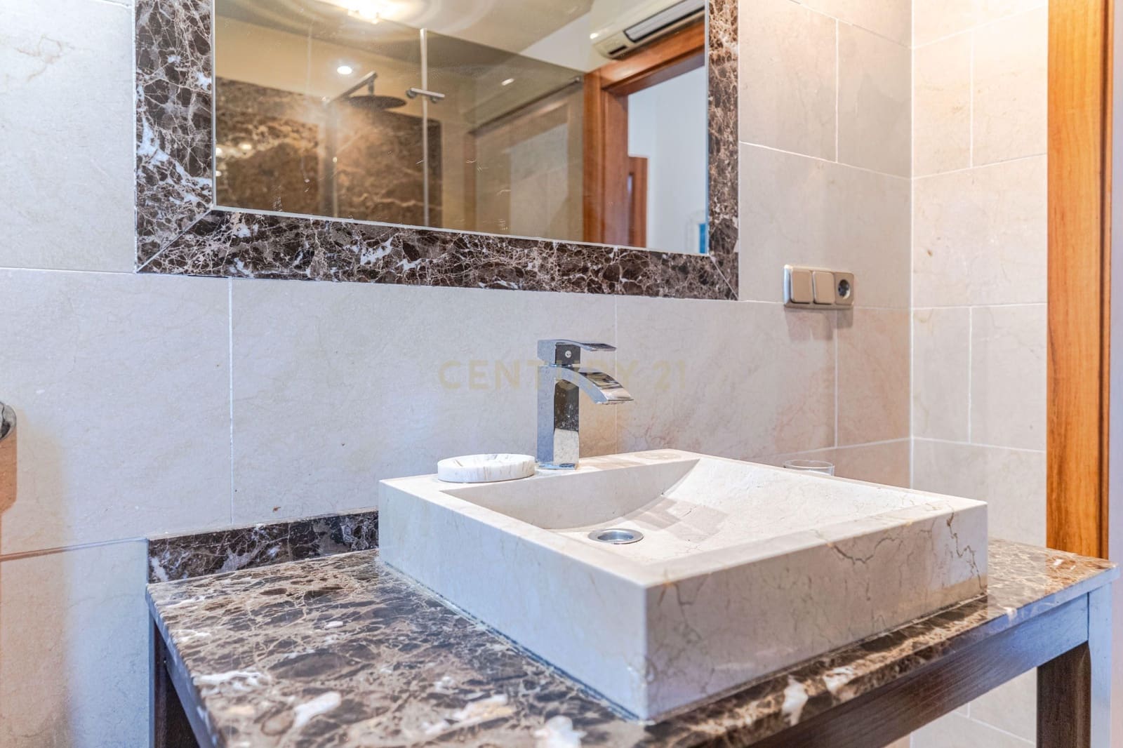 5 bedroom Villa for sale in Gojar with pool - € 625,000 (Ref: 9412975)