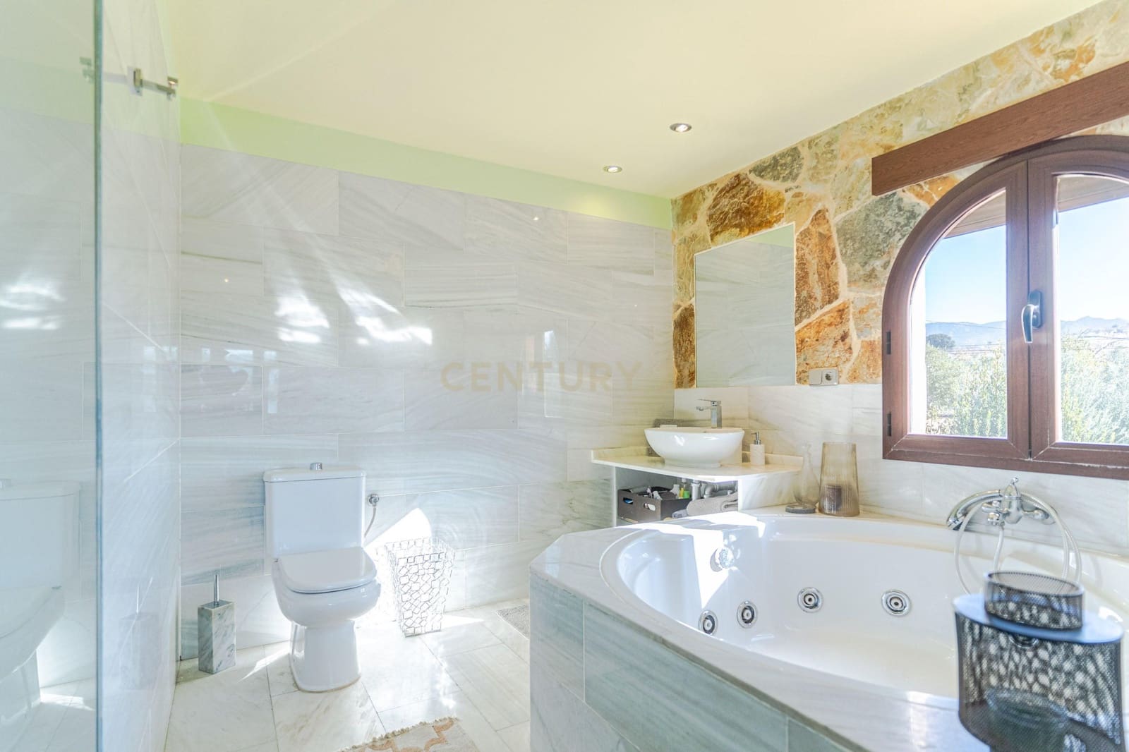 5 bedroom Villa for sale in Gojar with pool - € 625,000 (Ref: 9412975)