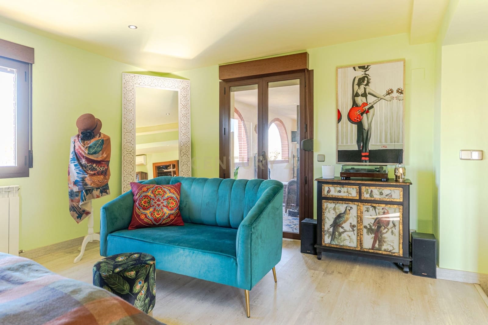 5 bedroom Villa for sale in Gojar with pool - € 625,000 (Ref: 9412975)