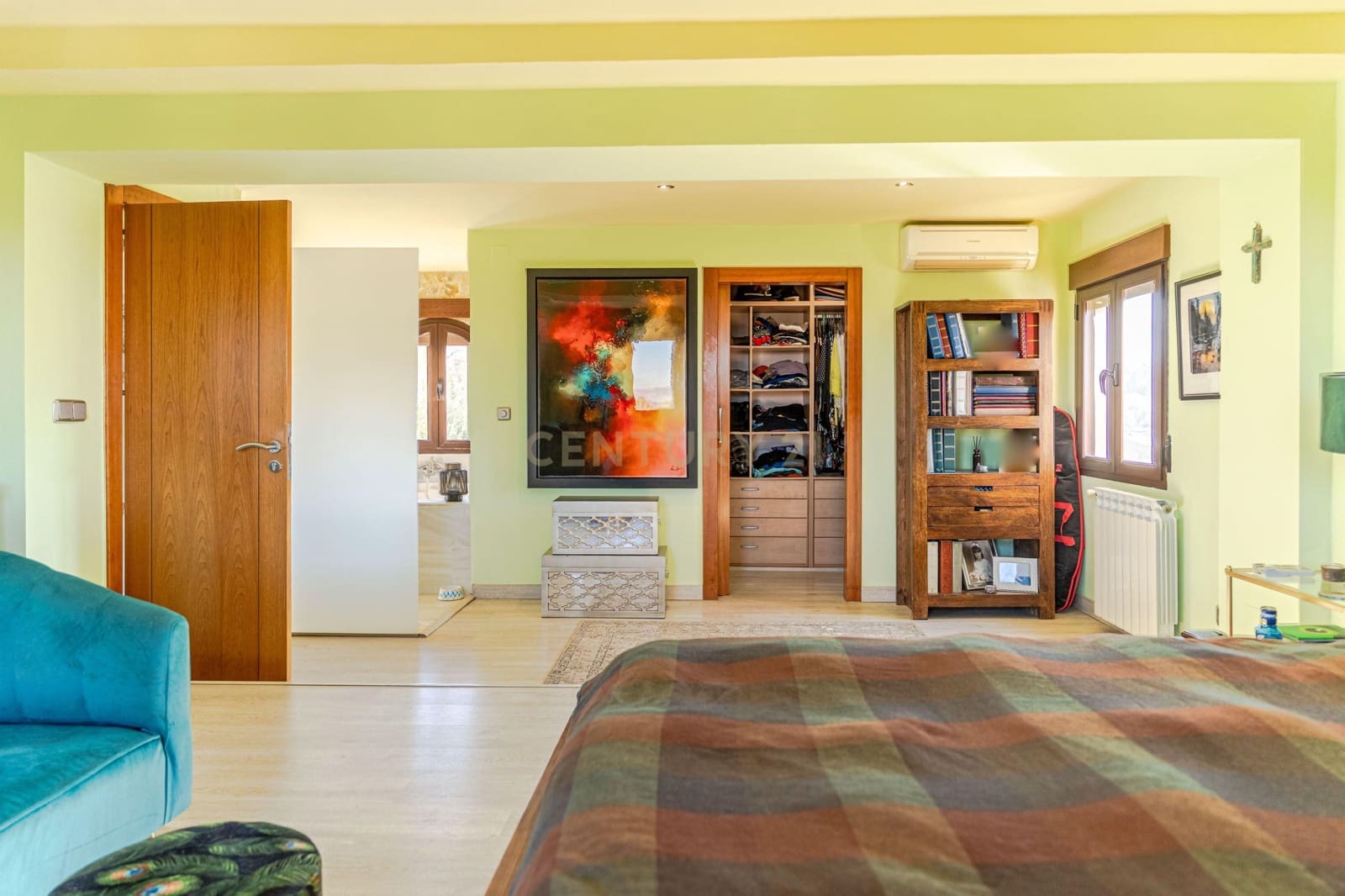 5 bedroom Villa for sale in Gojar with pool - € 625,000 (Ref: 9412975)