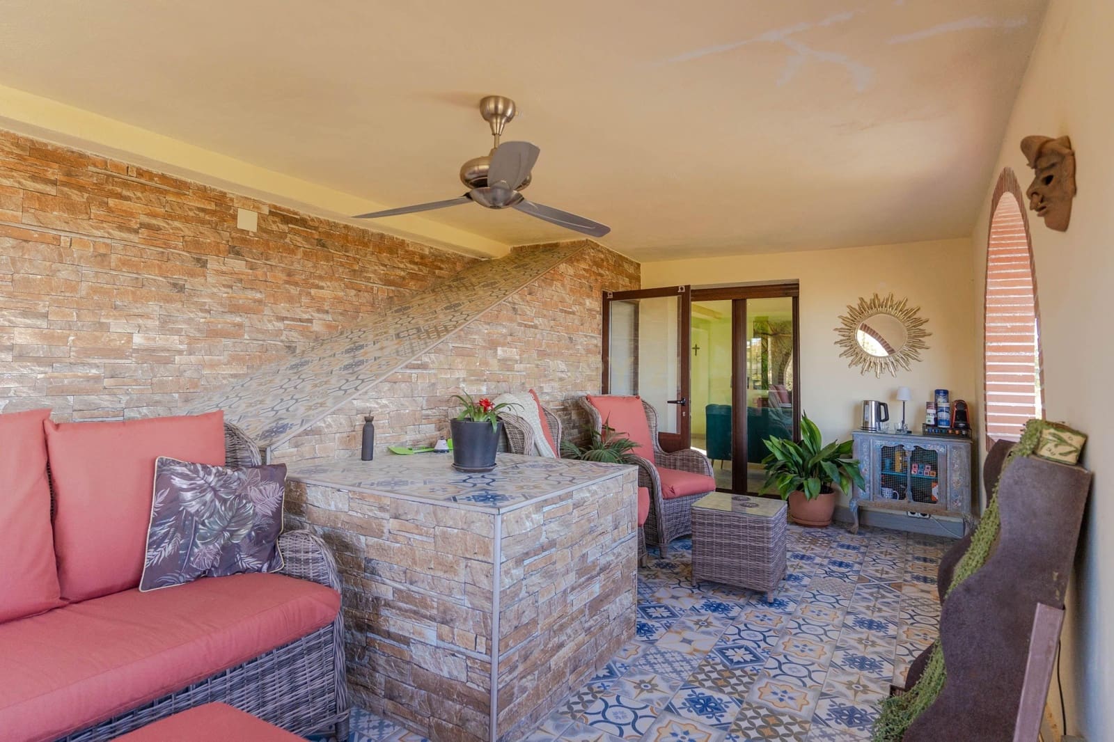 5 bedroom Villa for sale in Gojar with pool - € 625,000 (Ref: 9412975)