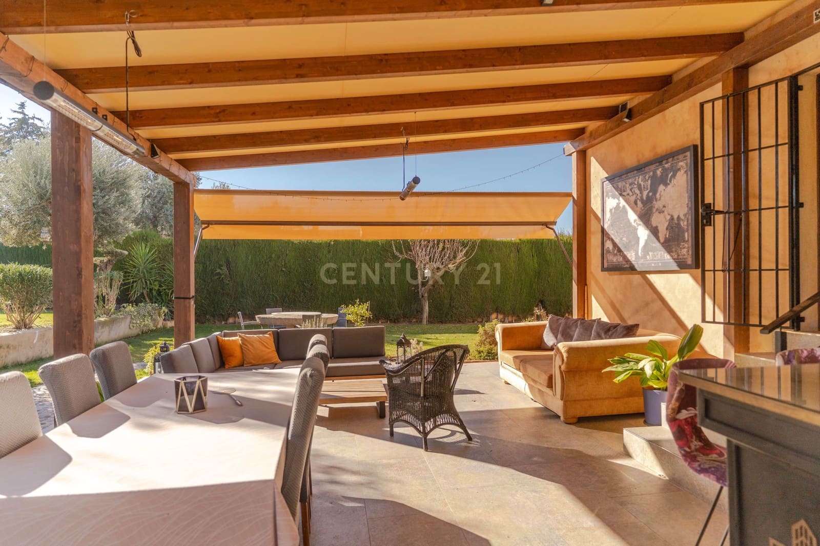 5 bedroom Villa for sale in Gojar with pool - € 625,000 (Ref: 9412975)