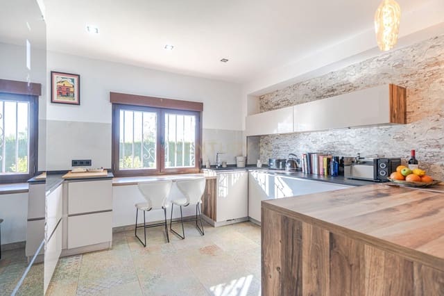 5 soveværelse Villa til salg i Gójar med swimmingpool - € 625.000 (Ref: 9412975)