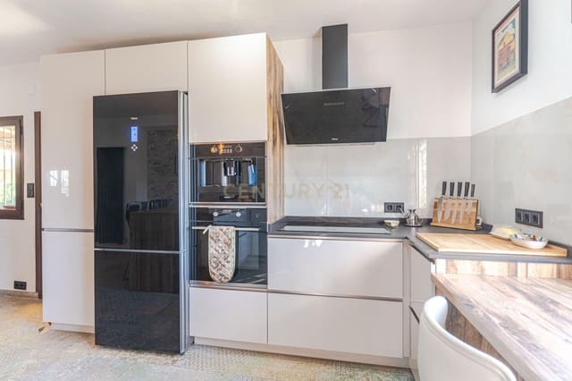 5 soveværelse Villa til salg i Gójar med swimmingpool - € 625.000 (Ref: 9412975)