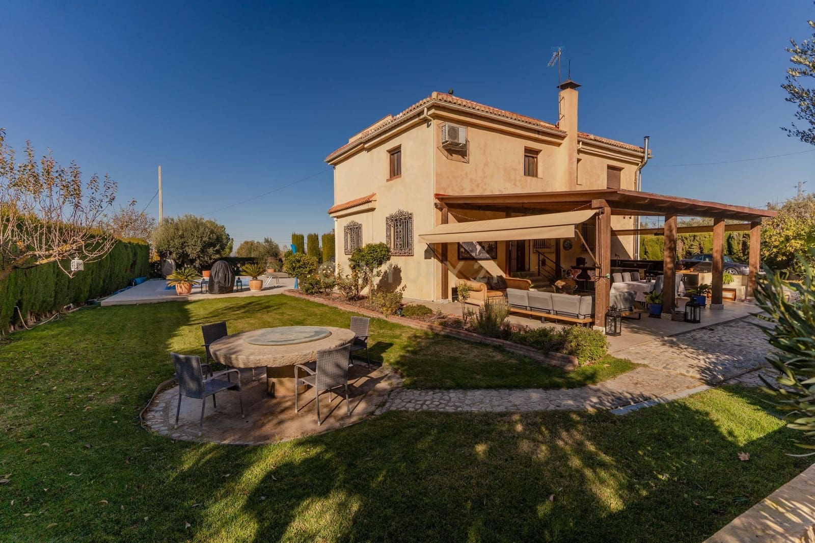 5 bedroom Villa for sale in Gojar with pool - € 625,000 (Ref: 9412975)