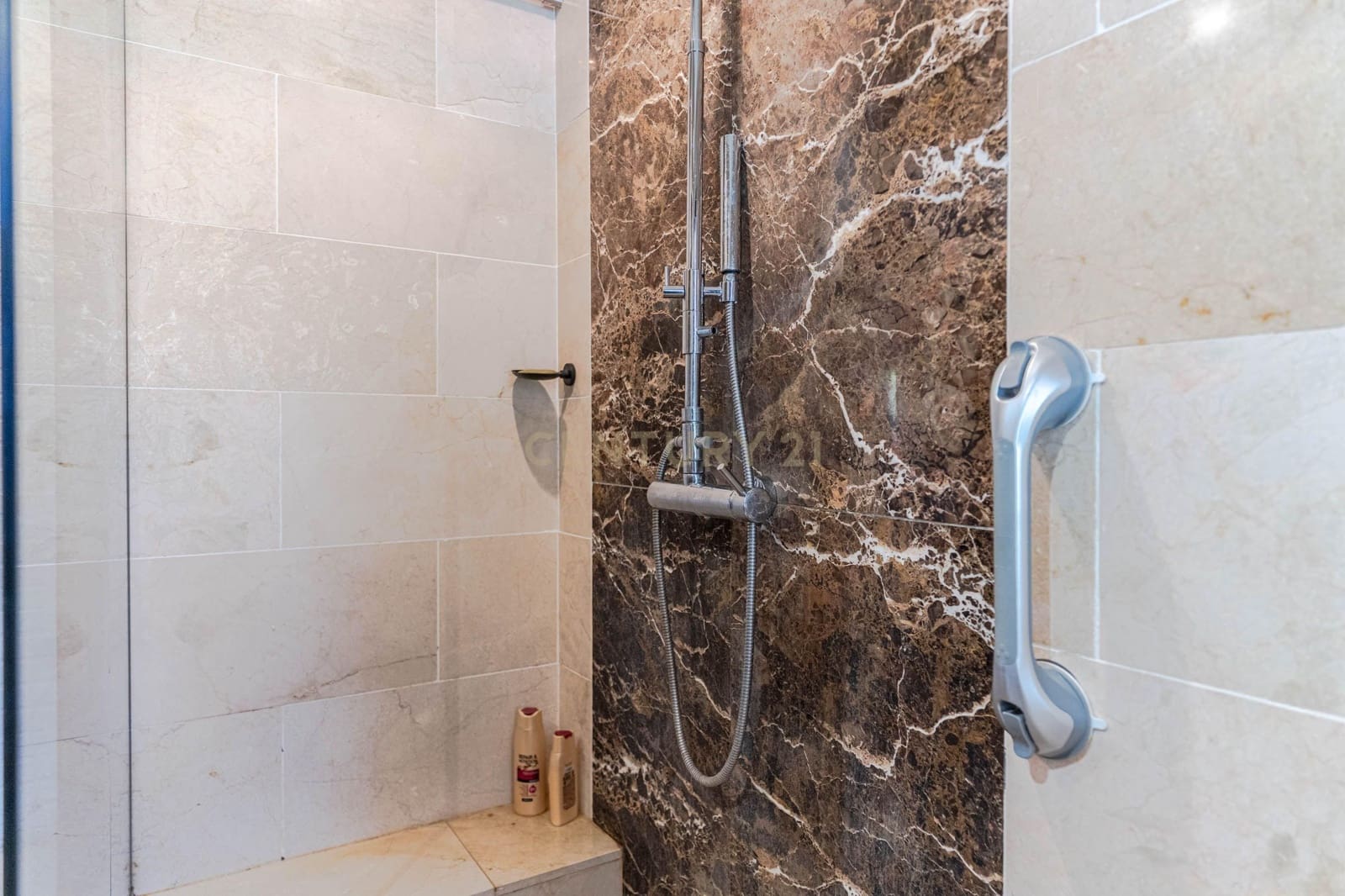 5 bedroom Villa for sale in Gojar with pool - € 625,000 (Ref: 9412975)