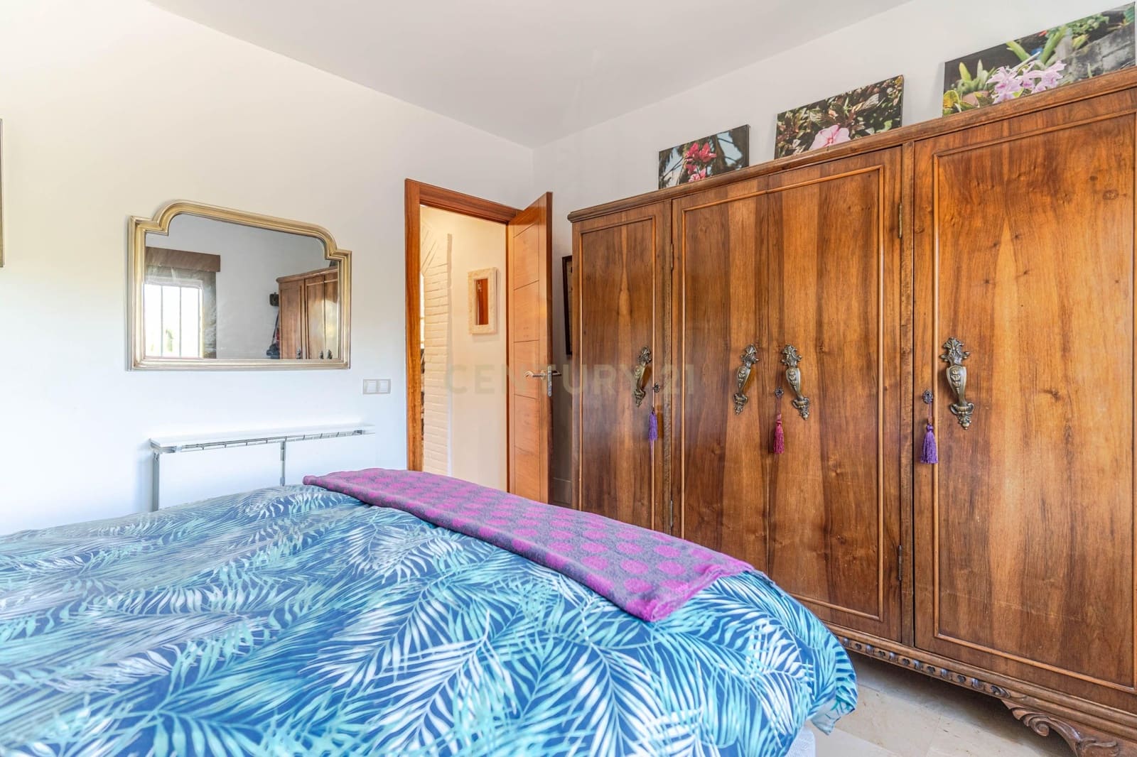 5 bedroom Villa for sale in Gojar with pool - € 625,000 (Ref: 9412975)