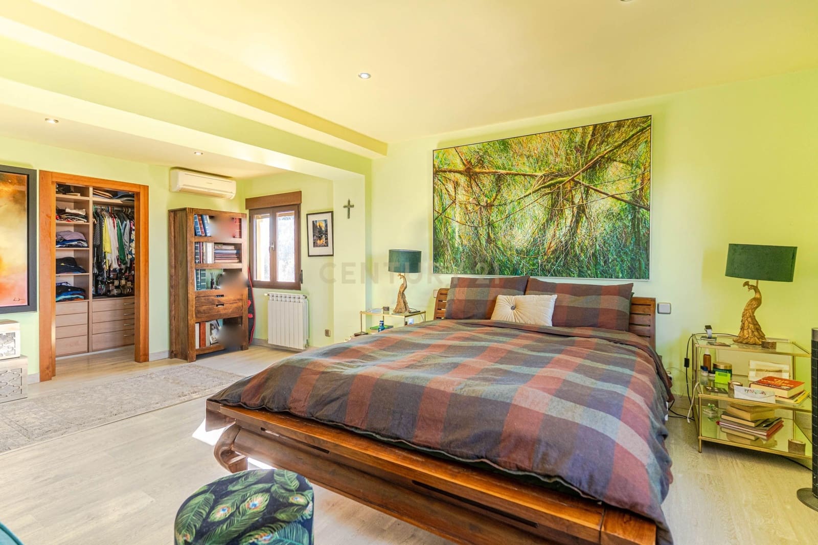 5 bedroom Villa for sale in Gojar with pool - € 625,000 (Ref: 9412975)