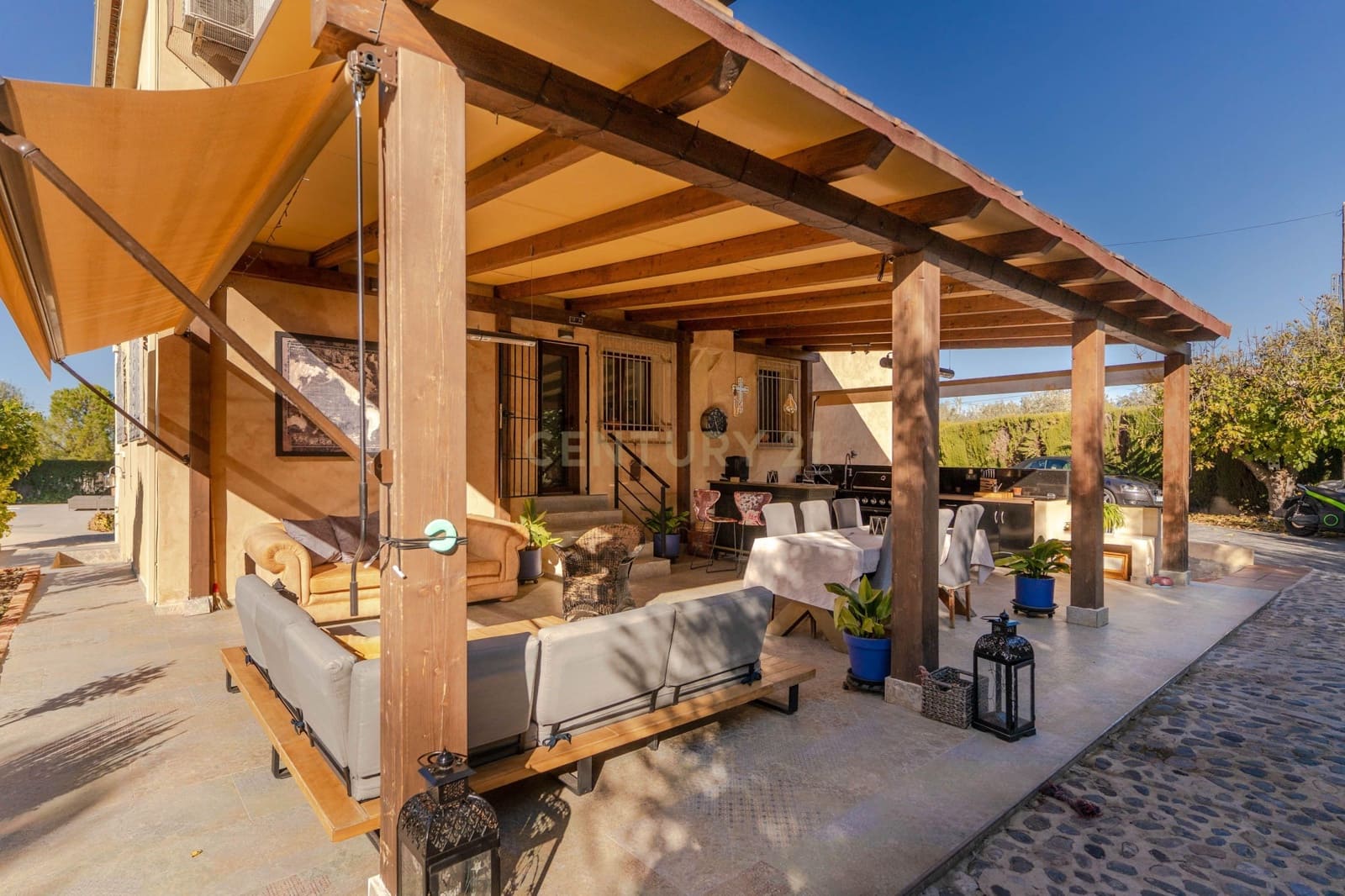 5 bedroom Villa for sale in Gojar with pool - € 625,000 (Ref: 9412975)