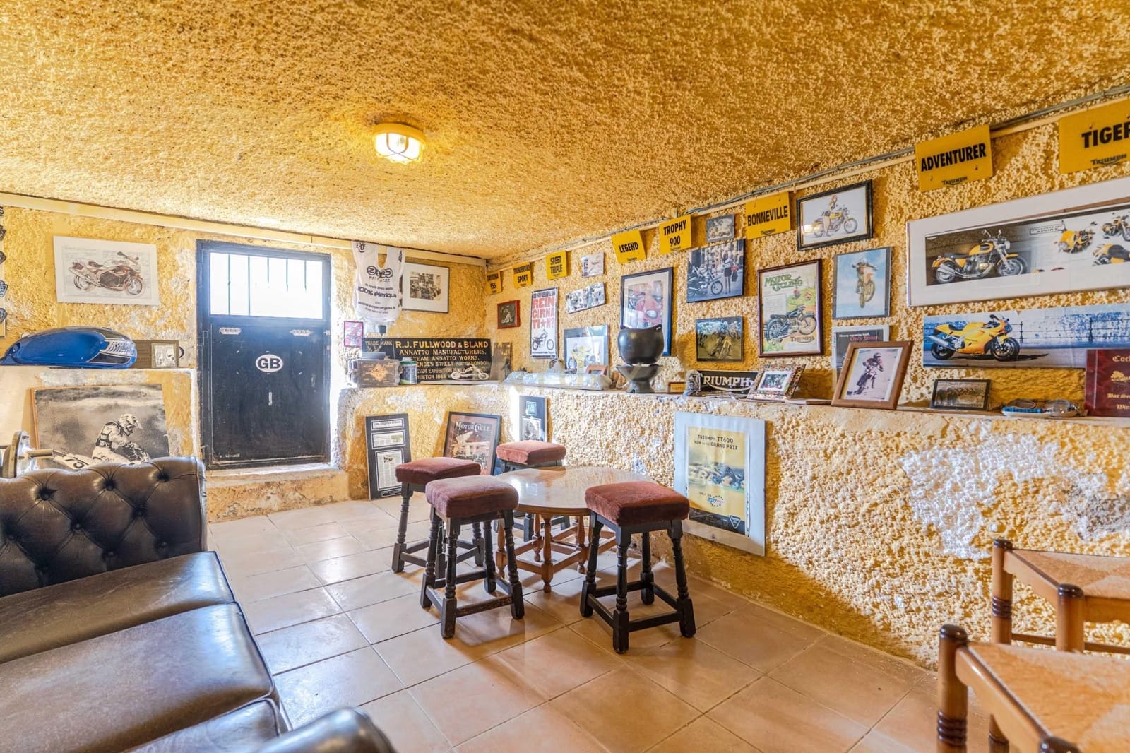 5 bedroom Villa for sale in Gojar with pool - € 625,000 (Ref: 9412975)