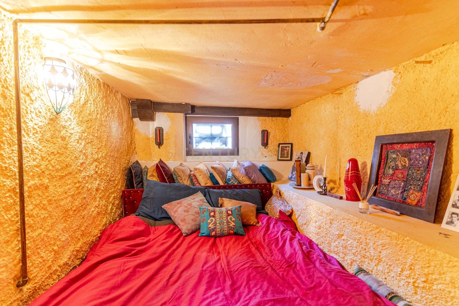 5 bedroom Villa for sale in Gojar with pool - € 625,000 (Ref: 9412975)