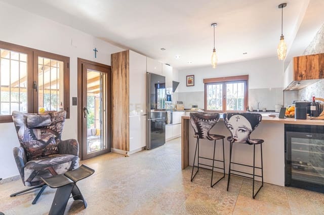 5 soveværelse Villa til salg i Gójar med swimmingpool - € 625.000 (Ref: 9412975)