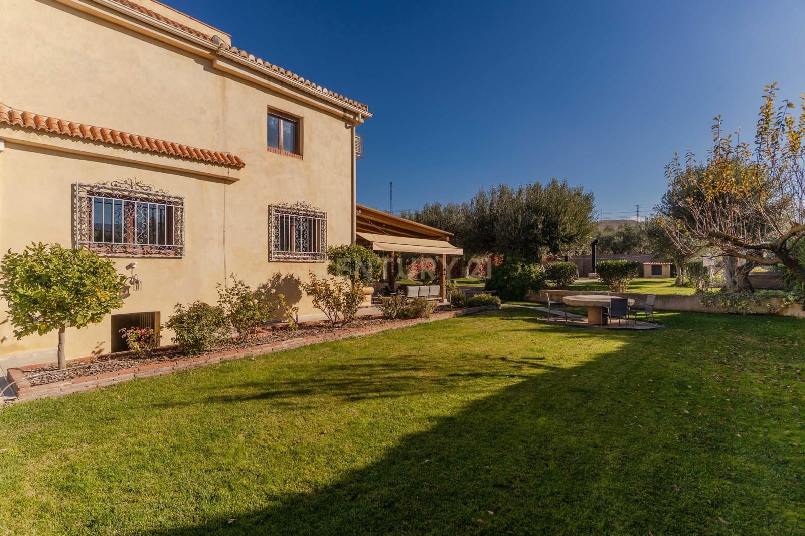 5 bedroom Villa for sale in Gojar with pool - € 625,000 (Ref: 9412975)