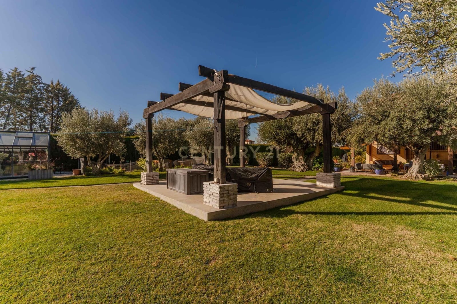 5 bedroom Villa for sale in Gojar with pool - € 625,000 (Ref: 9412975)