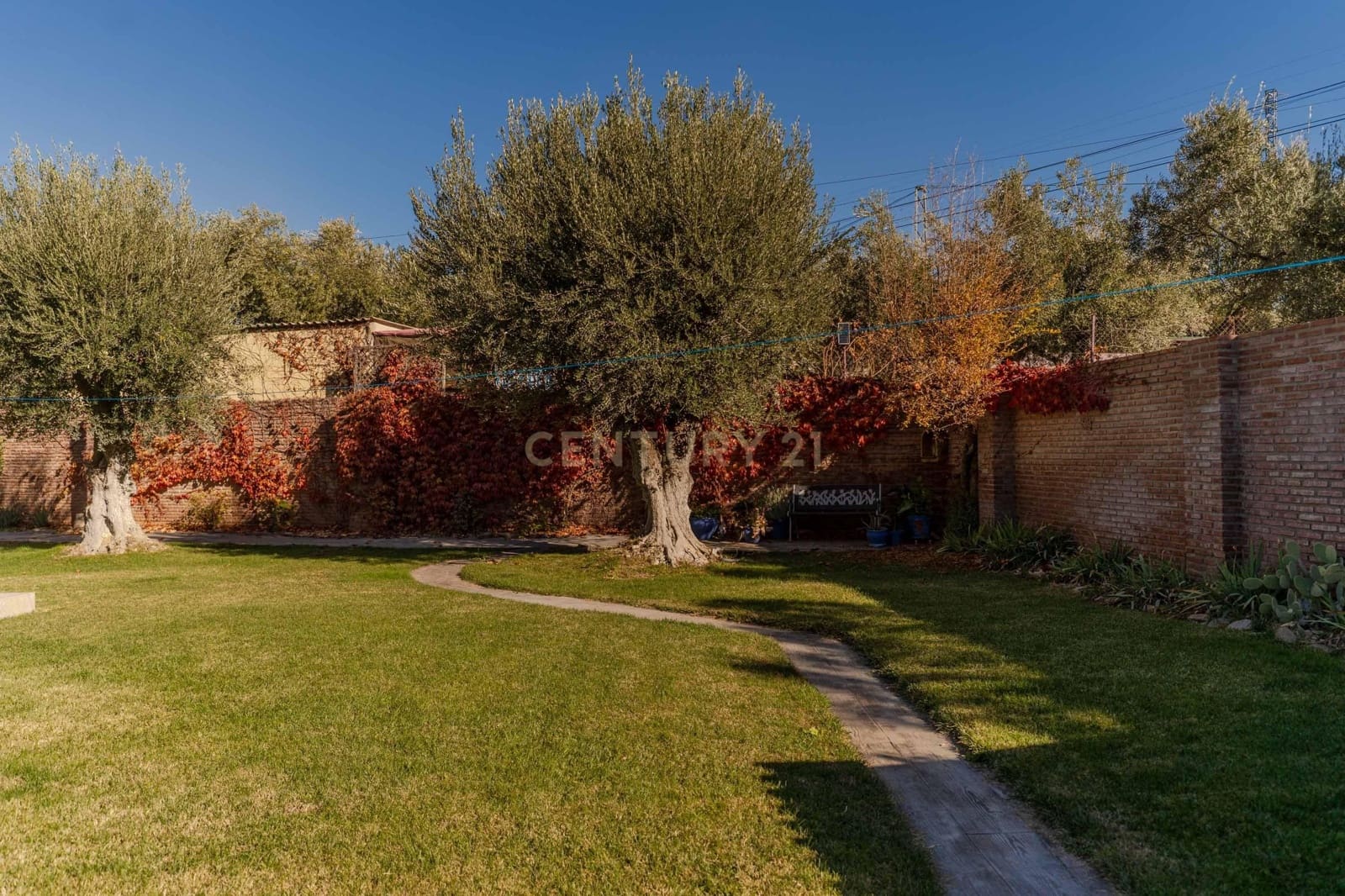 5 bedroom Villa for sale in Gojar with pool - € 625,000 (Ref: 9412975)