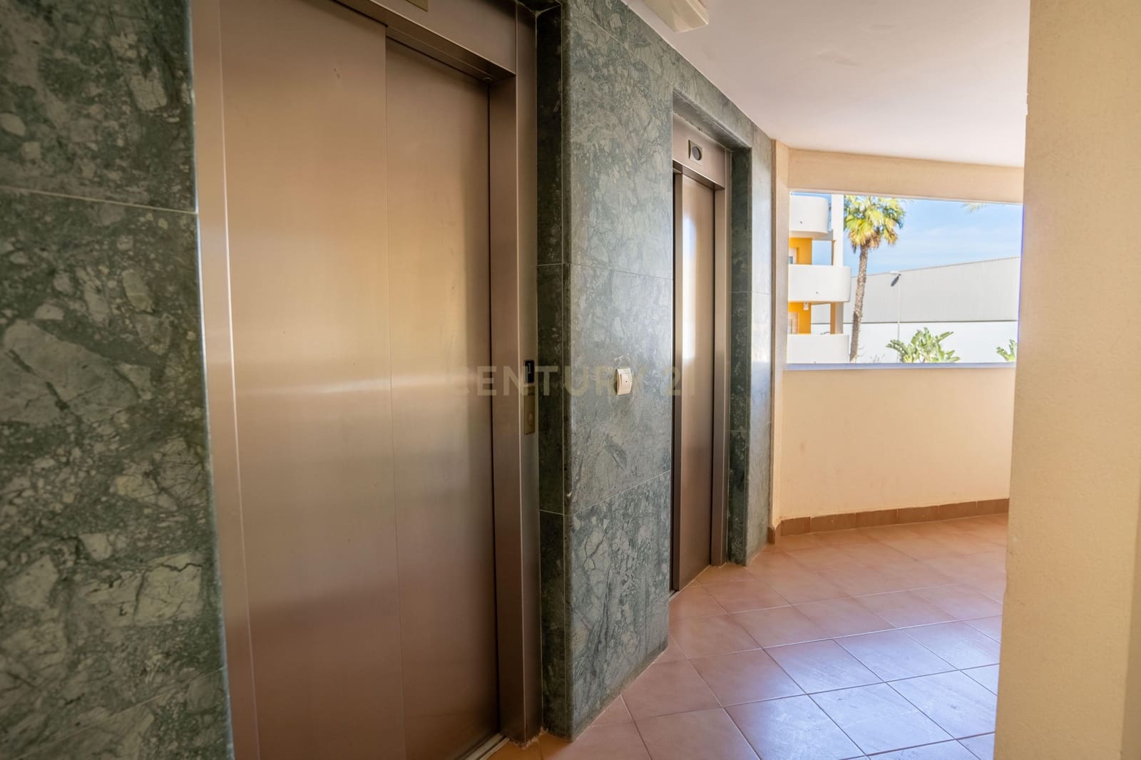 2 soveværelse Lejlighed til salg i Roquetas de Mar med swimmingpool - € 157.000 (Ref: 9419012)