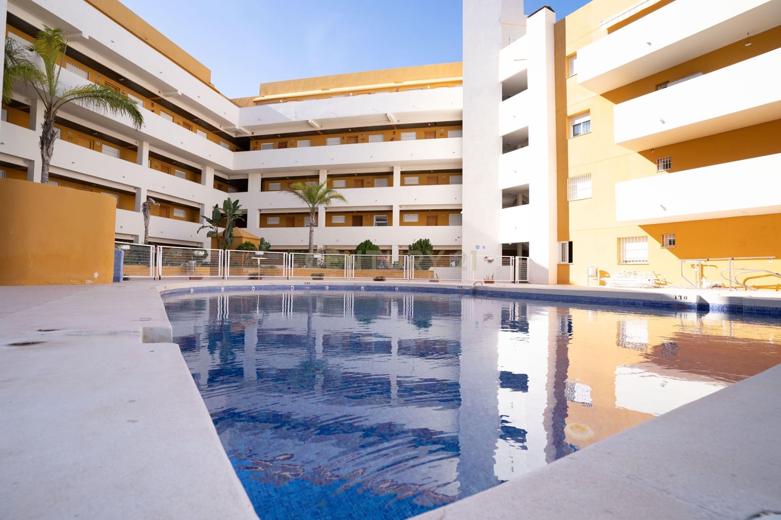 2 soveværelse Lejlighed til salg i Roquetas de Mar med swimmingpool - € 157.000 (Ref: 9419012)