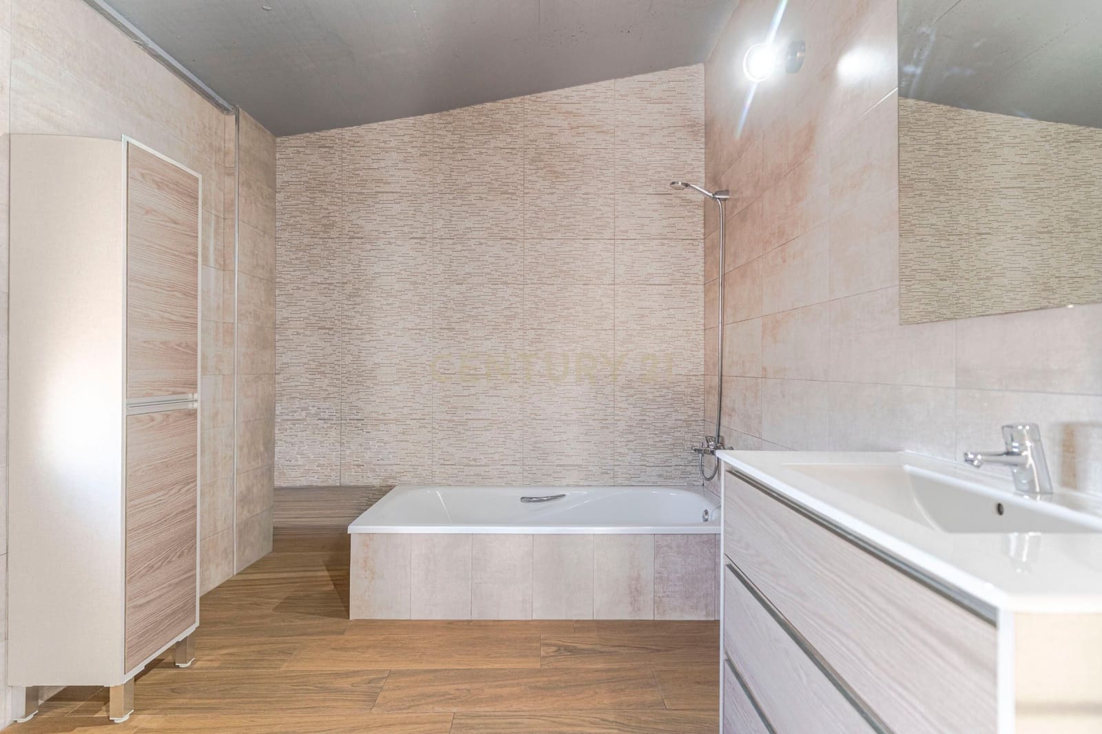 3 bedroom Townhouse for sale in Guevejar - € 295,000 (Ref: 9420075)