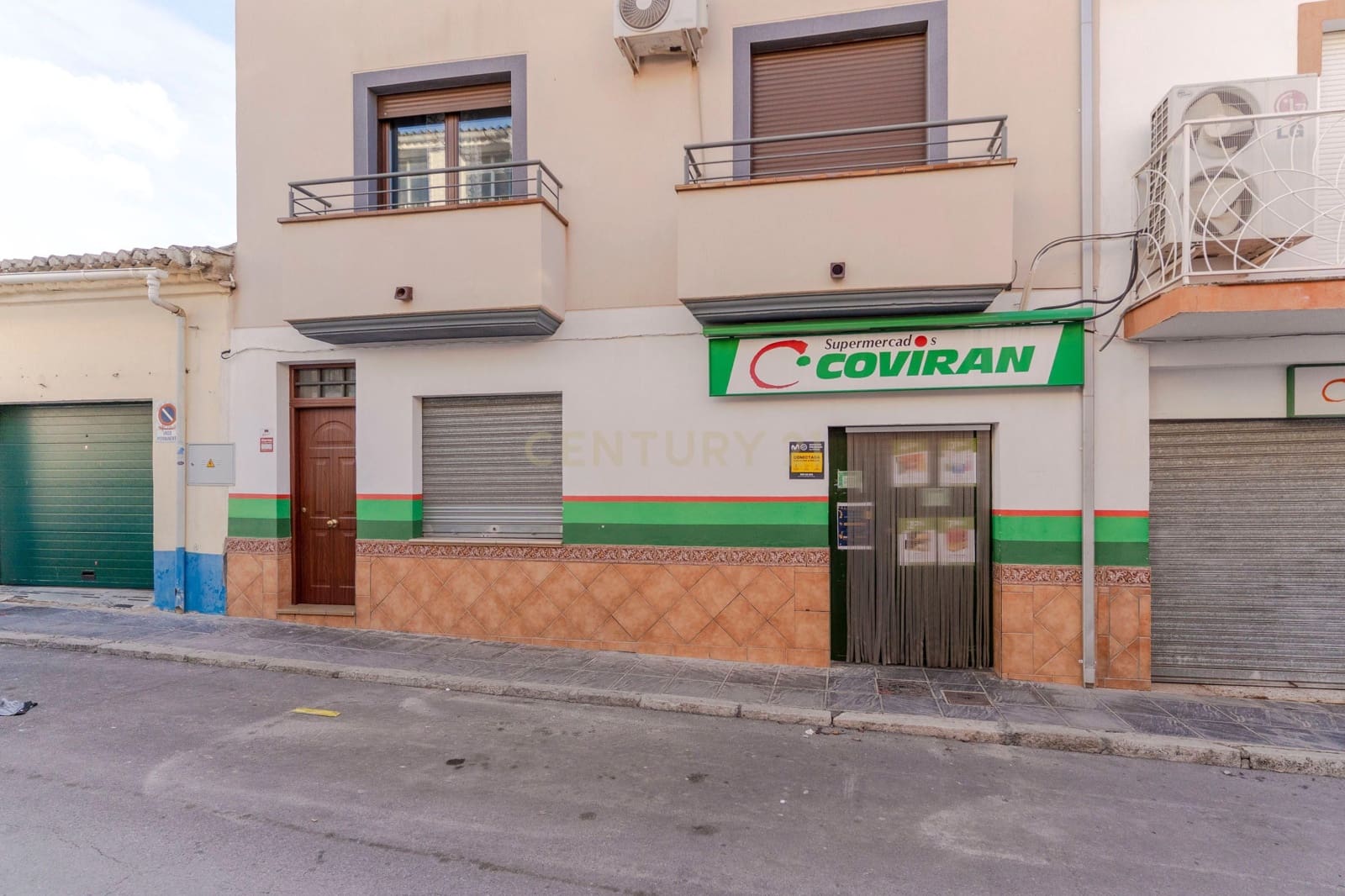 3 bedroom Townhouse for sale in Guevejar - € 295,000 (Ref: 9420075)