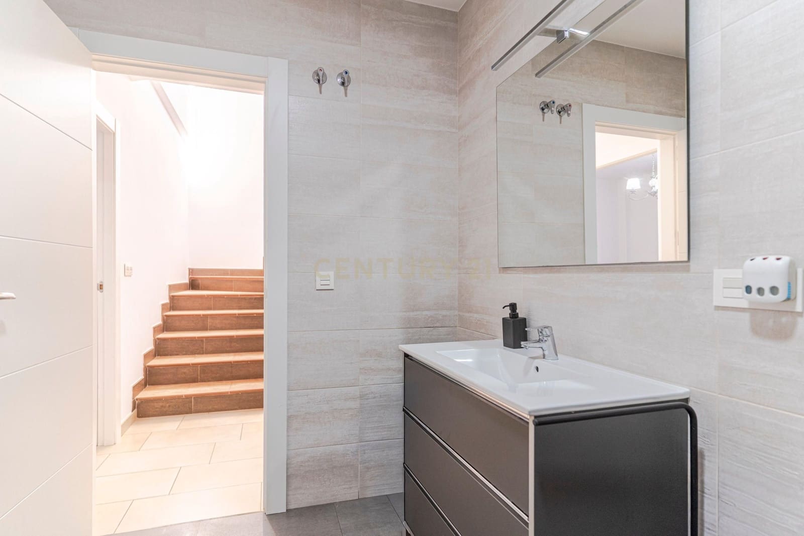 3 bedroom Townhouse for sale in Guevejar - € 295,000 (Ref: 9420075)