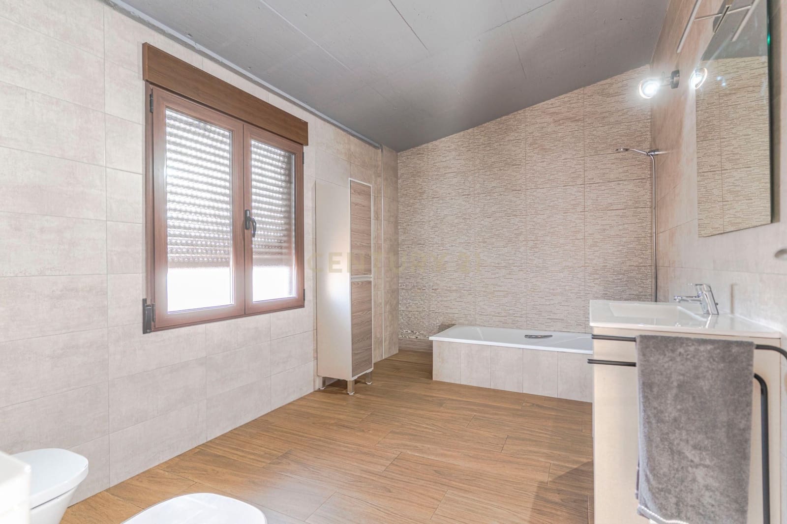 3 bedroom Townhouse for sale in Guevejar - € 295,000 (Ref: 9420075)