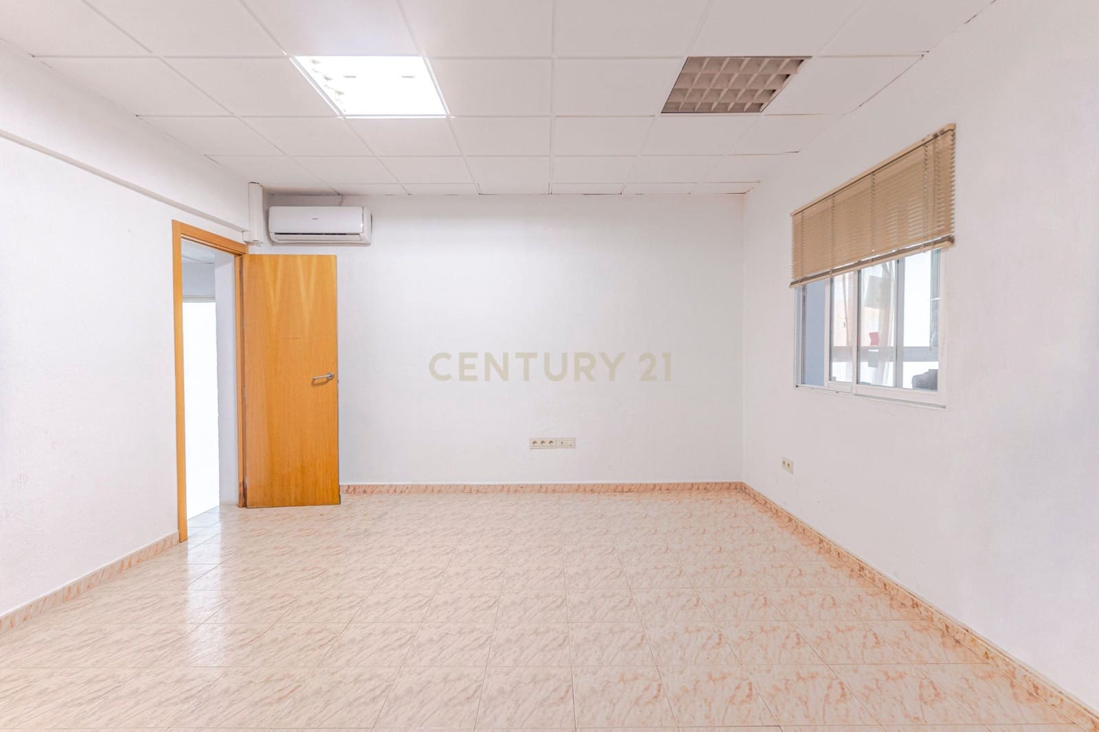 Kaupallinen myytävänä paikassa Granada kaupunki - 1 050 000 € (Ref: 9425822)