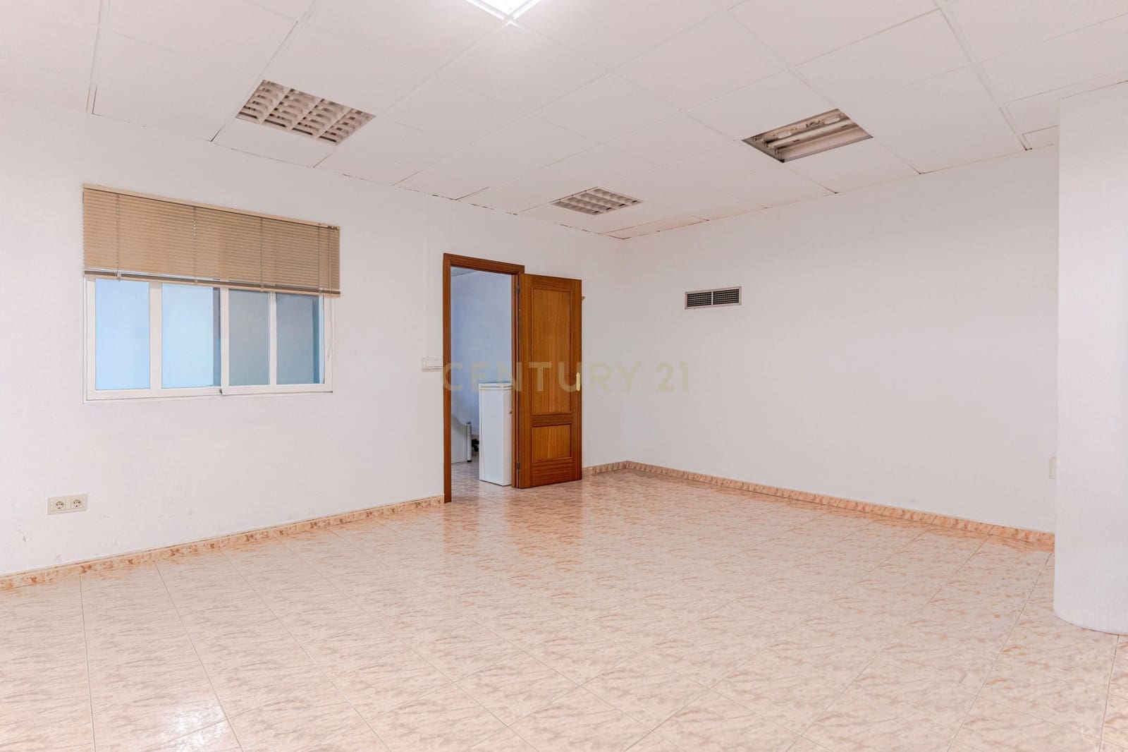 Kaupallinen myytävänä paikassa Granada kaupunki - 1 050 000 € (Ref: 9425822)