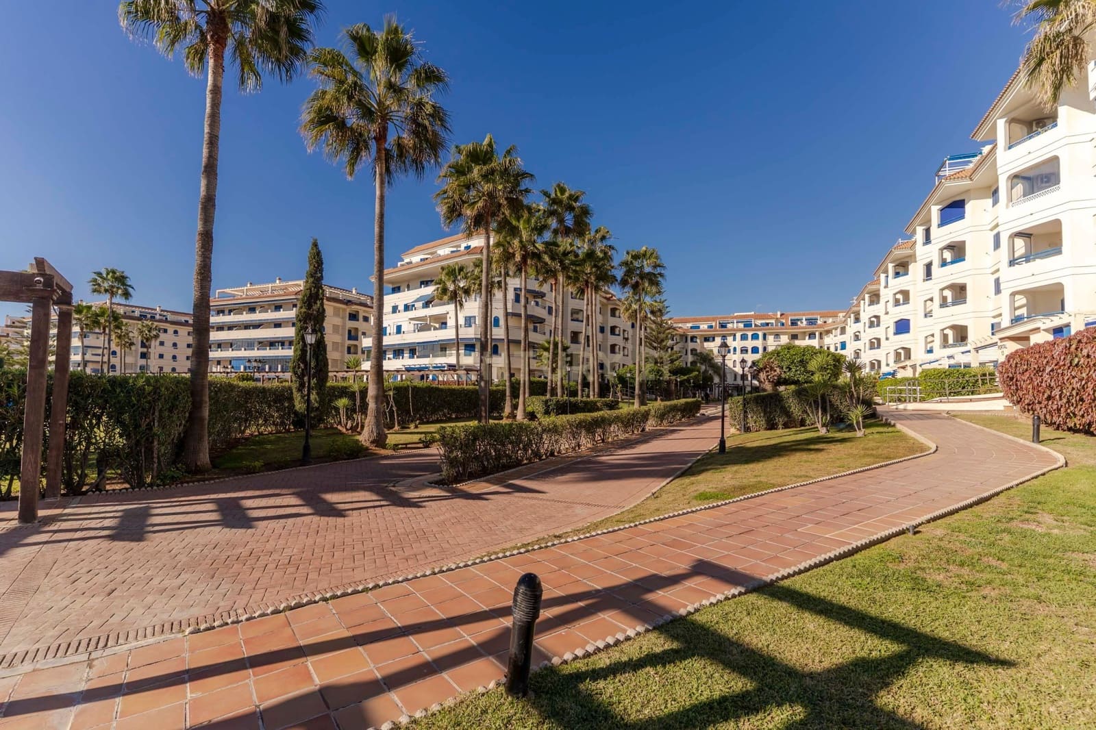 3 soveværelse Lejlighed til salg i Manilva med swimmingpool garage - € 425.000 (Ref: 9436317)