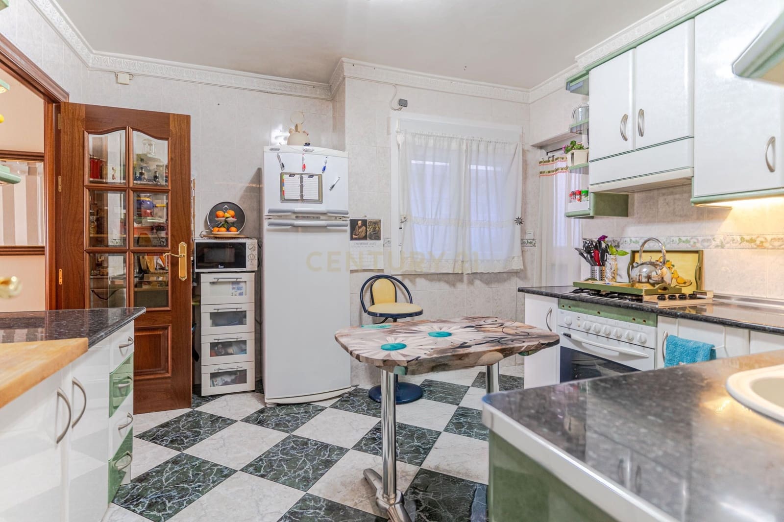 4 slaapkamer Appartement te koop in Pinos Puente - € 108.000 (Ref: 9444903)