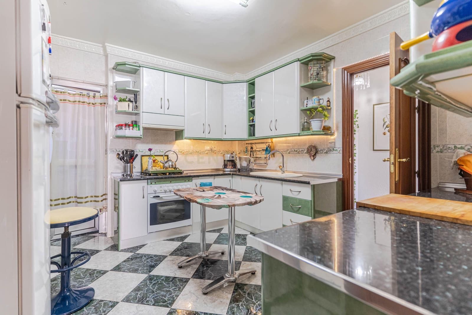 4 slaapkamer Appartement te koop in Pinos Puente - € 108.000 (Ref: 9444903)