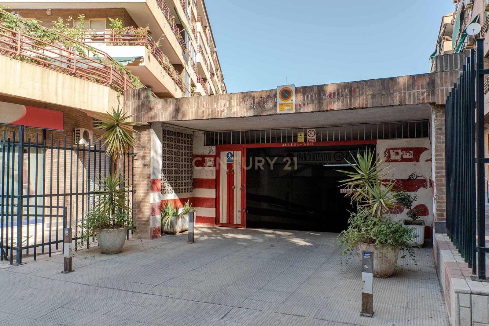 Garage til salg i Granada by - € 19.000 (Ref: 9449871)