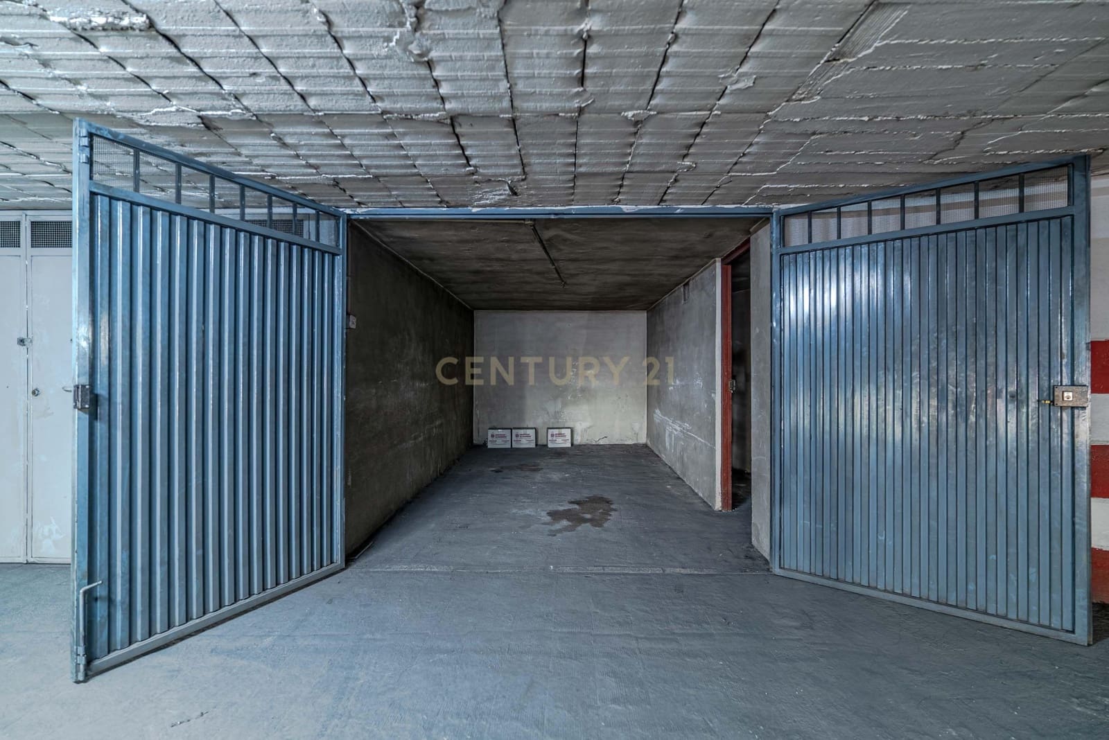 Garage til salg i Granada by - € 19.000 (Ref: 9449871)