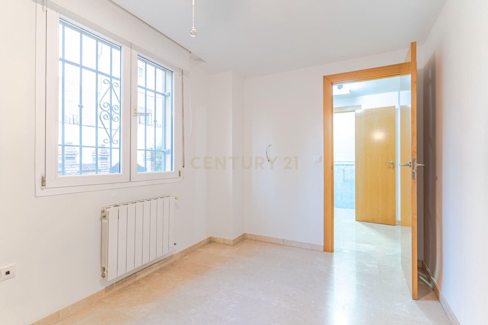 5 quarto Moradia Geminada para venda em La Zubia com piscina garagem - 365 000 € (Ref: 9453433)