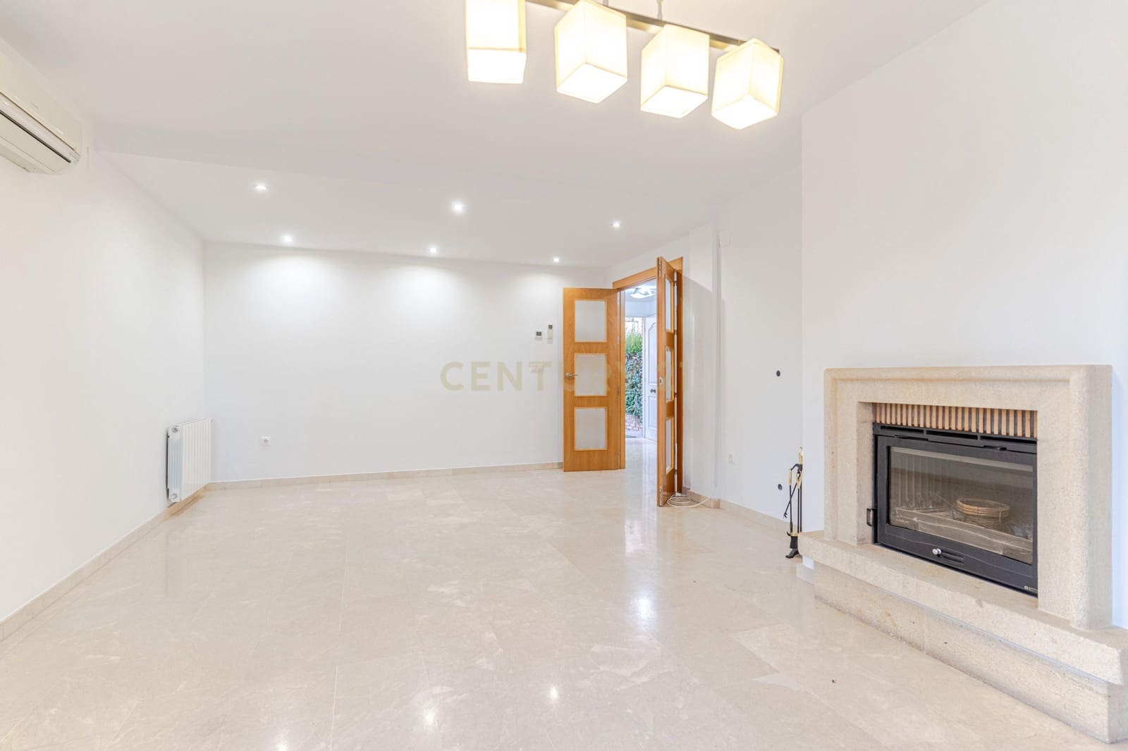 5 quarto Moradia Geminada para venda em La Zubia com piscina garagem - 365 000 € (Ref: 9453433)