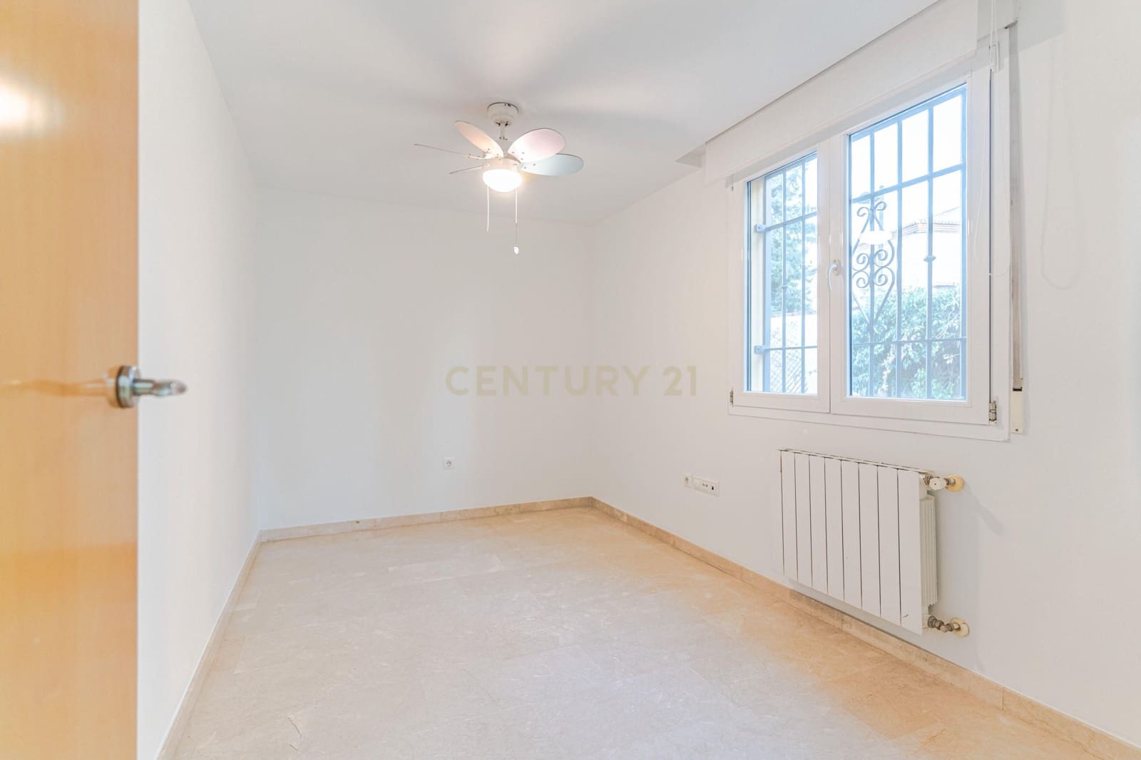 5 quarto Moradia Geminada para venda em La Zubia com piscina garagem - 365 000 € (Ref: 9453433)