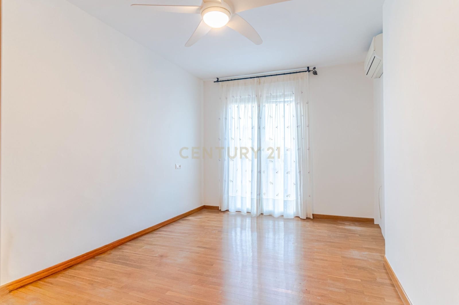 5 quarto Moradia Geminada para venda em La Zubia com piscina garagem - 365 000 € (Ref: 9453433)