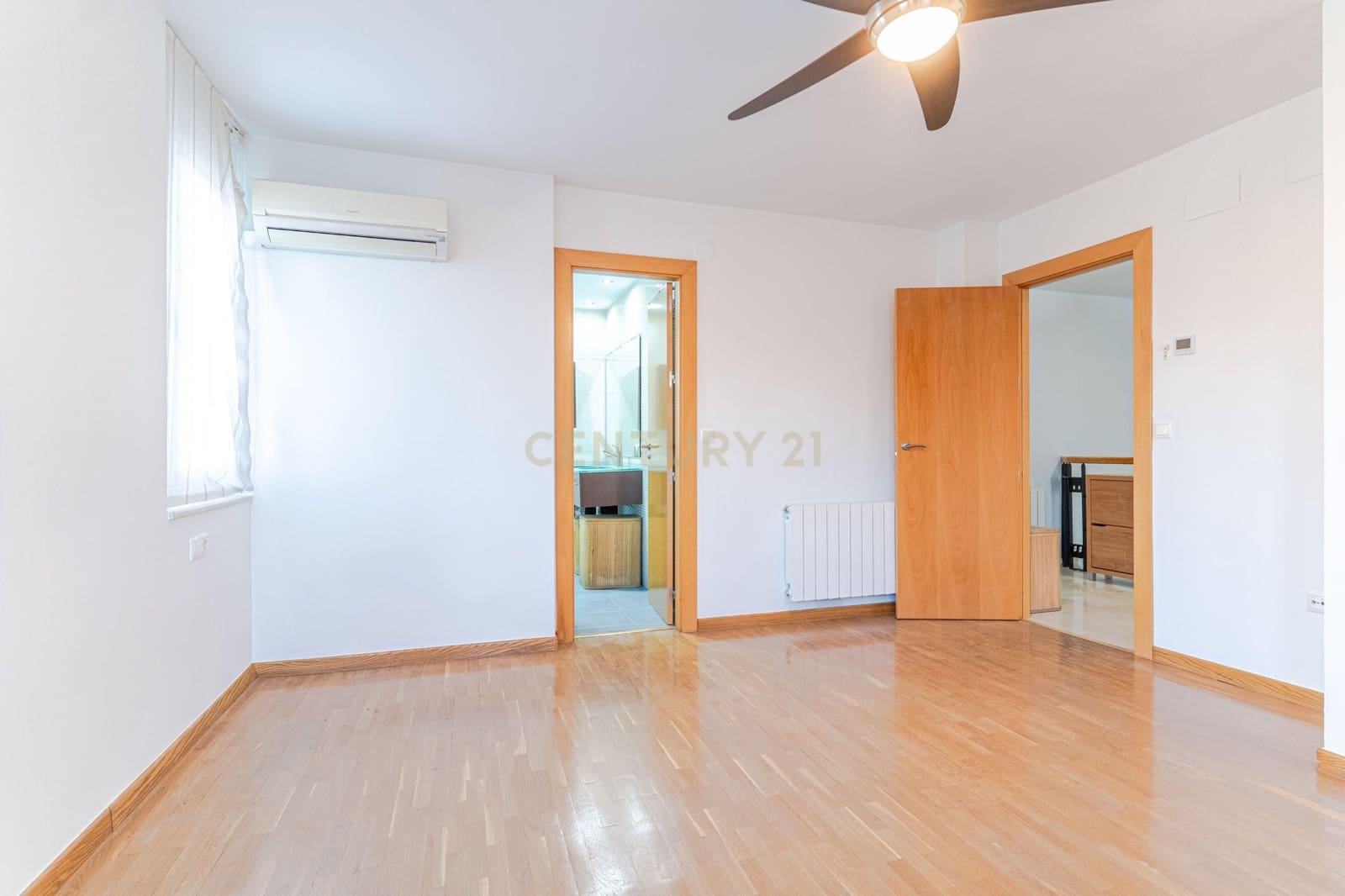 5 quarto Moradia Geminada para venda em La Zubia com piscina garagem - 365 000 € (Ref: 9453433)