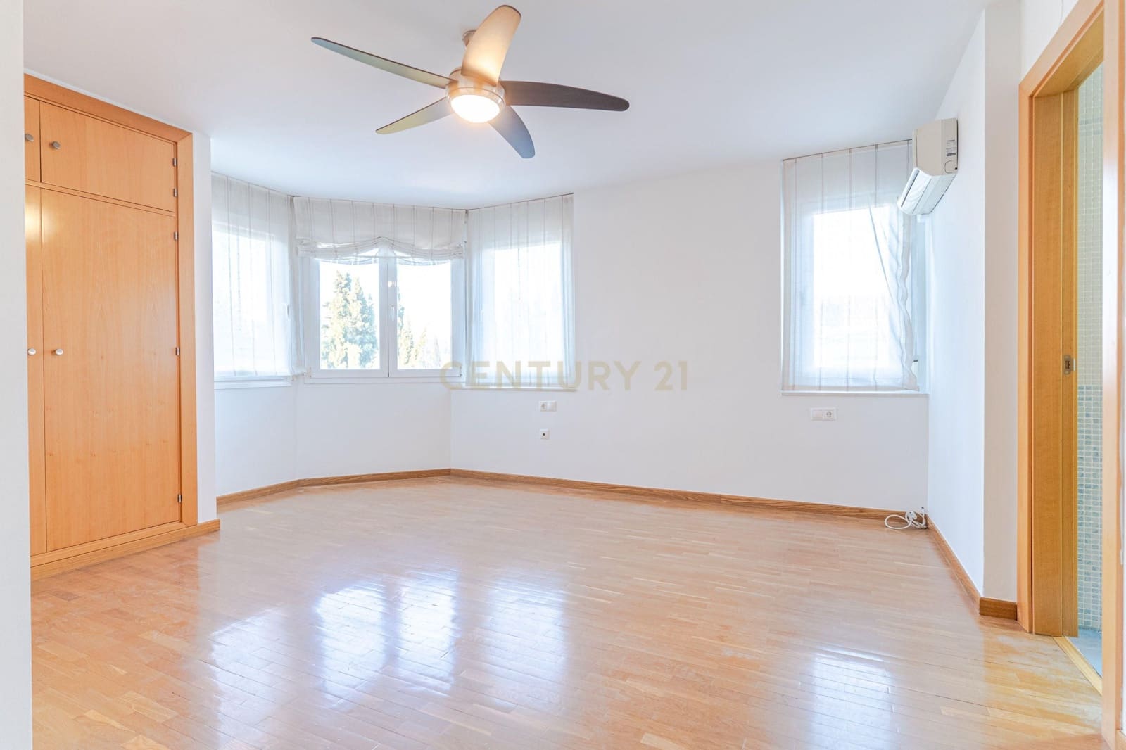 5 quarto Moradia Geminada para venda em La Zubia com piscina garagem - 365 000 € (Ref: 9453433)